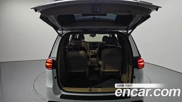 2020 Kia The New Carnival Gasoline 9-Seater Hi-Limousine Sold VIN KNAME811BLS622956 – front exterior 2020 Kia The New Carnival Gasoline 9-Seater Hi-Limousine Sold VIN KNAME811BLS622956 – front exterior