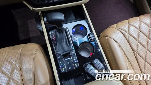 2020 Kia The New Carnival Gasoline 9-Seater Hi-Limousine Sold VIN KNAME811BLS640579 – exterior detail 2020 Kia The New Carnival Gasoline 9-Seater Hi-Limousine Sold VIN KNAME811BLS640579 – exterior detail