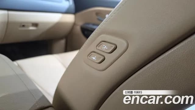 2020 Kia The New Carnival Gasoline 9-Seater Hi-Limousine Sold VIN KNAME811BLS648234 – exterior detail 2020 Kia The New Carnival Gasoline 9-Seater Hi-Limousine Sold VIN KNAME811BLS648234 – exterior detail