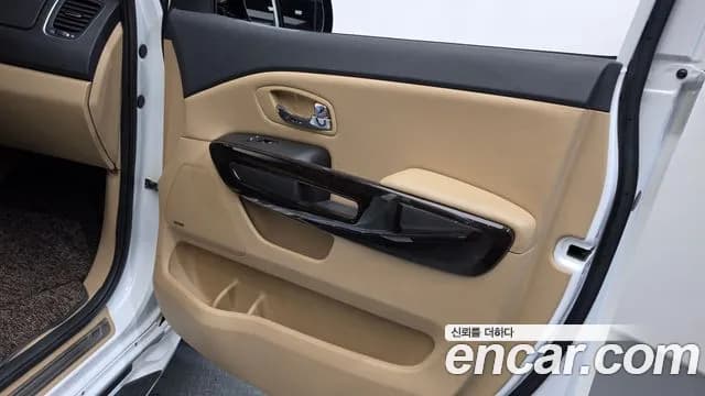 2020 Kia The New Carnival Gasoline 9-Seater Hi-Limousine Sold VIN KNAME811BLS648234 – trunk area 2020 Kia The New Carnival Gasoline 9-Seater Hi-Limousine Sold VIN KNAME811BLS648234 – trunk area