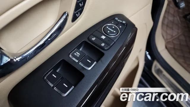 2017 Kia All New Carnival 7-seater Limousine Sold VIN KNAME81ABHS316602 – trunk area 2017 Kia All New Carnival 7-seater Limousine Sold VIN KNAME81ABHS316602 – trunk area