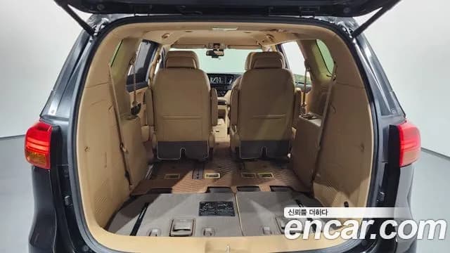 2017 Kia All New Carnival 7-seater Limousine Sold VIN KNAME81ABHS316602 – photo 17 2017 Kia All New Carnival 7-seater Limousine Sold VIN KNAME81ABHS316602 – photo 17