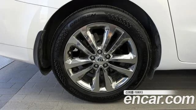 2017 Kia All New Carnival 9-seater Noblesse Sold VIN KNAME81ABHS316694 – front exterior 2017 Kia All New Carnival 9-seater Noblesse Sold VIN KNAME81ABHS316694 – front exterior