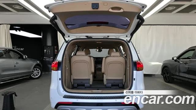 2017 Kia All New Carnival 9-seater Noblesse Sold VIN KNAME81ABHS316694 – trunk area 2017 Kia All New Carnival 9-seater Noblesse Sold VIN KNAME81ABHS316694 – trunk area