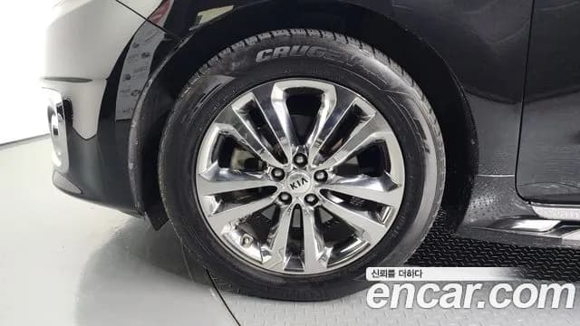 2017 Kia All New Carnival 7-seater Limousine Sold VIN KNAME81ABHS318648 – trunk area 2017 Kia All New Carnival 7-seater Limousine Sold VIN KNAME81ABHS318648 – trunk area