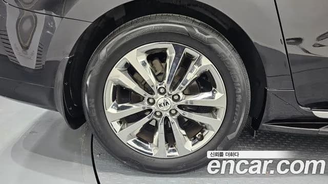 2017 Kia All New Carnival 9-seater Noblesse Sold VIN KNAME81ABHS321365 – exterior detail 2017 Kia All New Carnival 9-seater Noblesse Sold VIN KNAME81ABHS321365 – exterior detail