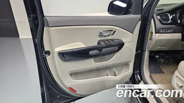 2017 Kia All New Carnival 9-seater Noblesse Sold VIN KNAME81ABHS321365 – photo 28 2017 Kia All New Carnival 9-seater Noblesse Sold VIN KNAME81ABHS321365 – photo 28