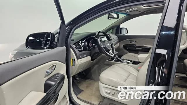 2017 Kia All New Carnival 9-seater Noblesse Sold VIN KNAME81ABHS321365 – photo 29 2017 Kia All New Carnival 9-seater Noblesse Sold VIN KNAME81ABHS321365 – photo 29