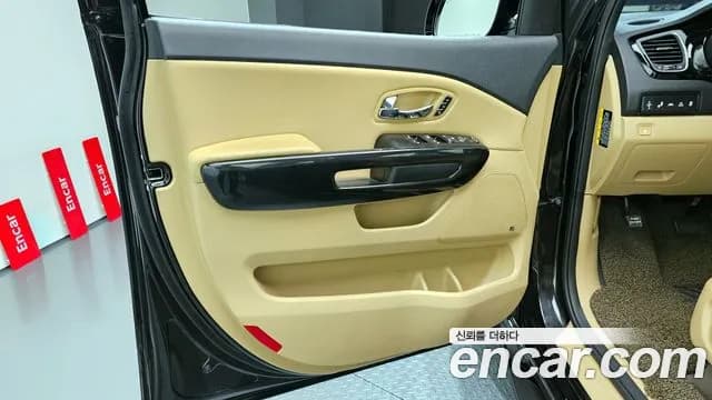 2017 Kia All New Carnival 9-seater Noblesse Sold VIN KNAME81ABHS324630 – interior seats 2017 Kia All New Carnival 9-seater Noblesse Sold VIN KNAME81ABHS324630 – interior seats