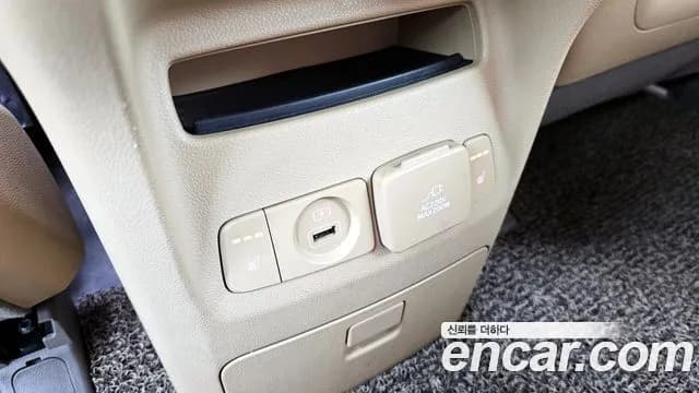 2017 Kia All New Carnival 9-seater Noblesse Sold VIN KNAME81ABHS324630 – trunk area 2017 Kia All New Carnival 9-seater Noblesse Sold VIN KNAME81ABHS324630 – trunk area