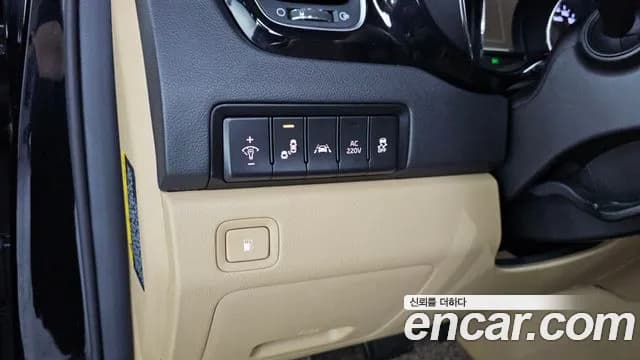 2017 Kia All New Carnival 9-seater Noblesse Sold VIN KNAME81ABHS325732 – exterior detail 2017 Kia All New Carnival 9-seater Noblesse Sold VIN KNAME81ABHS325732 – exterior detail
