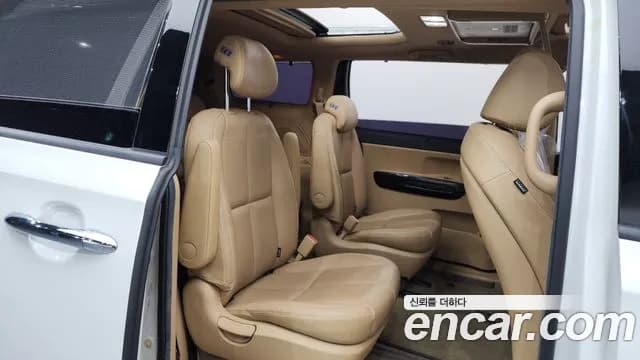 2017 Kia All New Carnival 9-seater Noblesse Sold VIN KNAME81ABHS328899 – interior seats 2017 Kia All New Carnival 9-seater Noblesse Sold VIN KNAME81ABHS328899 – interior seats