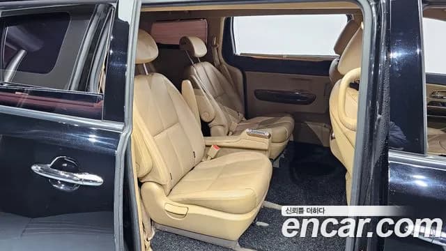 2017 Kia All New Carnival 9-seater Hi-Limousine Sold VIN KNAME81ABHS337625 – exterior detail 2017 Kia All New Carnival 9-seater Hi-Limousine Sold VIN KNAME81ABHS337625 – exterior detail