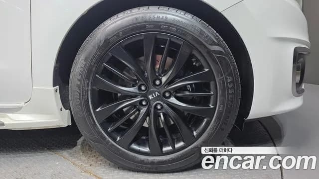 2018 Kia All New Carnival 7-seater Limousine Sold VIN KNAME81ABJS367118 – trunk area 2018 Kia All New Carnival 7-seater Limousine Sold VIN KNAME81ABJS367118 – trunk area
