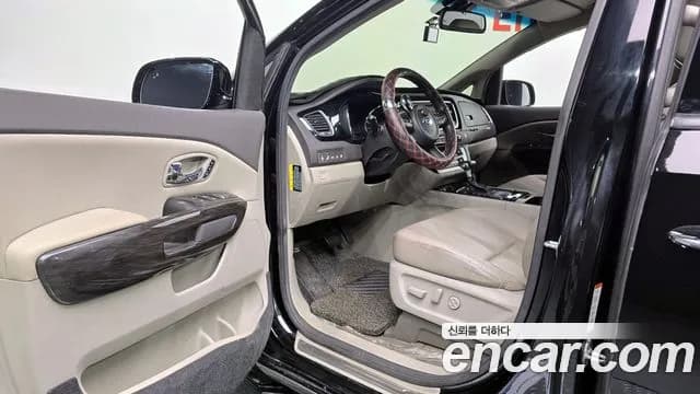 2018 Kia All New Carnival 7-seater Limousine Sold VIN KNAME81ABJS386566 – trunk area 2018 Kia All New Carnival 7-seater Limousine Sold VIN KNAME81ABJS386566 – trunk area