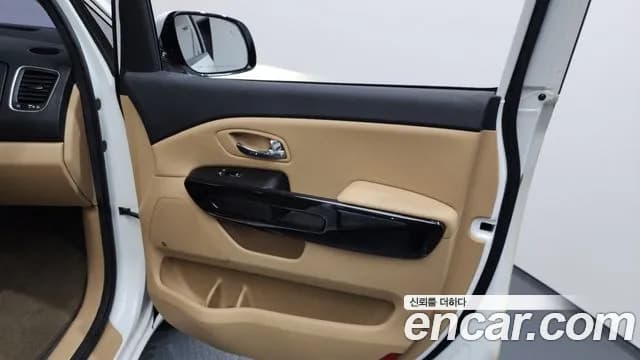 2018 Kia All New Carnival 9-seater Noblesse Sold VIN KNAME81ABJS393439 – rear exterior 2018 Kia All New Carnival 9-seater Noblesse Sold VIN KNAME81ABJS393439 – rear exterior