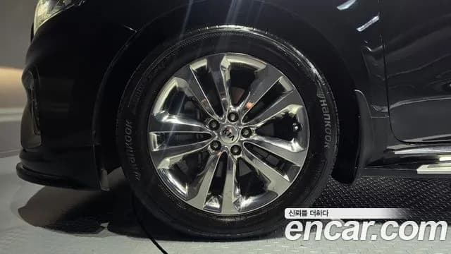 2018 Kia All New Carnival 9-seater Hi-Limousine Sold VIN KNAME81ABJS402949 – exterior detail 2018 Kia All New Carnival 9-seater Hi-Limousine Sold VIN KNAME81ABJS402949 – exterior detail