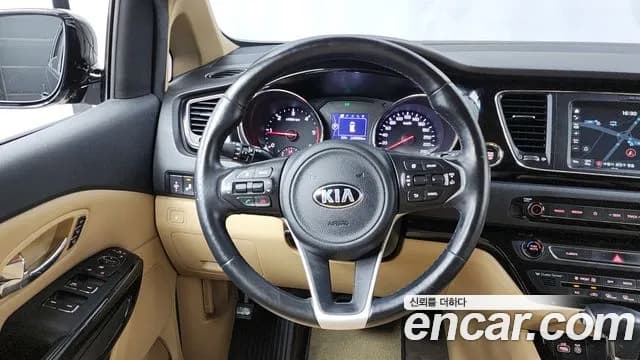2018 Kia All New Carnival 9-seater Noblesse Sold VIN KNAME81ABJS425472 – trunk area 2018 Kia All New Carnival 9-seater Noblesse Sold VIN KNAME81ABJS425472 – trunk area