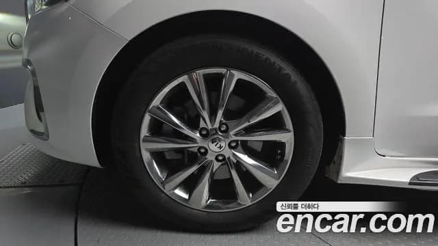 2019 Kia The New Carnival 9-Seater Noblesse Special Sold VIN KNAME81ABKS452588 – exterior detail 2019 Kia The New Carnival 9-Seater Noblesse Special Sold VIN KNAME81ABKS452588 – exterior detail