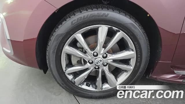 2019 Kia The New Carnival 7-Seater Limousine Sold VIN KNAME81ABKS456968 – exterior detail 2019 Kia The New Carnival 7-Seater Limousine Sold VIN KNAME81ABKS456968 – exterior detail