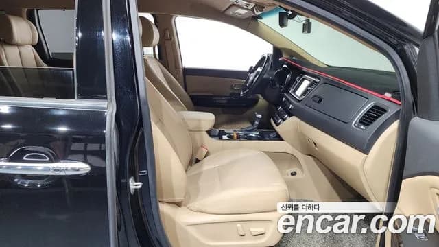 2019 Kia The New Carnival 7-Seater Limousine Sold VIN KNAME81ABKS472300 – exterior detail 2019 Kia The New Carnival 7-Seater Limousine Sold VIN KNAME81ABKS472300 – exterior detail