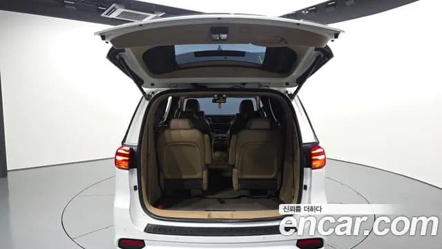 2019 Kia The New Carnival 9-Seater Hi-Limousine Sold VIN KNAME81ABKS488028 – exterior detail 2019 Kia The New Carnival 9-Seater Hi-Limousine Sold VIN KNAME81ABKS488028 – exterior detail