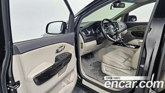 2019 Kia The New Carnival 7-Seater Limousine Sold VIN KNAME81ABKS488330 – interior seats 2019 Kia The New Carnival 7-Seater Limousine Sold VIN KNAME81ABKS488330 – interior seats