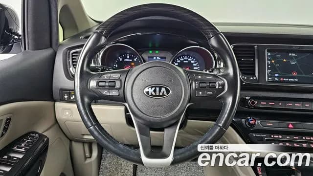 2019 Kia The New Carnival 7-Seater Limousine Sold VIN KNAME81ABKS488330 – exterior detail 2019 Kia The New Carnival 7-Seater Limousine Sold VIN KNAME81ABKS488330 – exterior detail