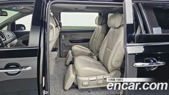 2019 Kia The New Carnival 7-Seater Limousine Sold VIN KNAME81ABKS488330 – trunk area 2019 Kia The New Carnival 7-Seater Limousine Sold VIN KNAME81ABKS488330 – trunk area