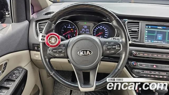 2019 Kia The New Carnival 9-Seater Noblesse Special Sold VIN KNAME81ABKS493626 – exterior detail 2019 Kia The New Carnival 9-Seater Noblesse Special Sold VIN KNAME81ABKS493626 – exterior detail