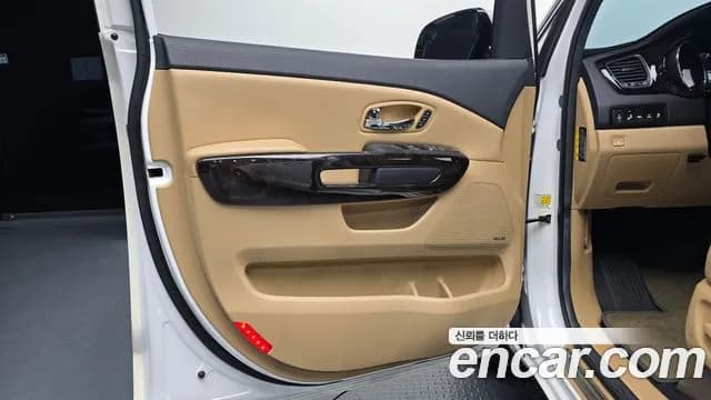 2019 Kia The New Carnival 7-Seater Limousine Sold VIN KNAME81ABKS494228 – photo 13 2019 Kia The New Carnival 7-Seater Limousine Sold VIN KNAME81ABKS494228 – photo 13
