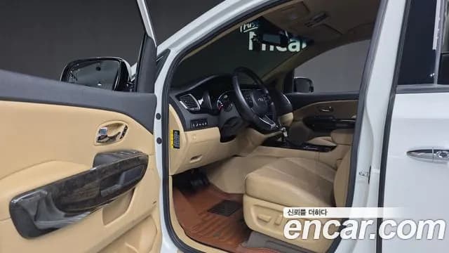 2019 Kia The New Carnival 9-Seater Hi-Limousine Sold VIN KNAME81ABKS494722 – exterior detail 2019 Kia The New Carnival 9-Seater Hi-Limousine Sold VIN KNAME81ABKS494722 – exterior detail