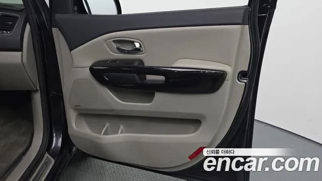 2019 Kia The New Carnival 9-Seater Noblesse Special Sold VIN KNAME81ABKS498120 – side profile 2019 Kia The New Carnival 9-Seater Noblesse Special Sold VIN KNAME81ABKS498120 – side profile