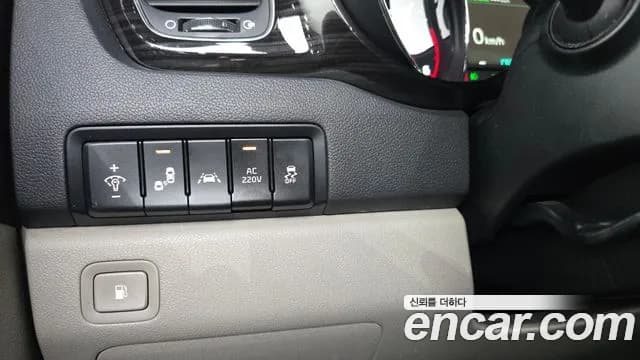 2019 Kia The New Carnival 9-Seater Noblesse Special Sold VIN KNAME81ABKS498120 – exterior detail 2019 Kia The New Carnival 9-Seater Noblesse Special Sold VIN KNAME81ABKS498120 – exterior detail