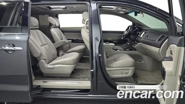 2019 Kia The New Carnival 9-Seater Noblesse Special Sold VIN KNAME81ABKS498120 – trunk area 2019 Kia The New Carnival 9-Seater Noblesse Special Sold VIN KNAME81ABKS498120 – trunk area