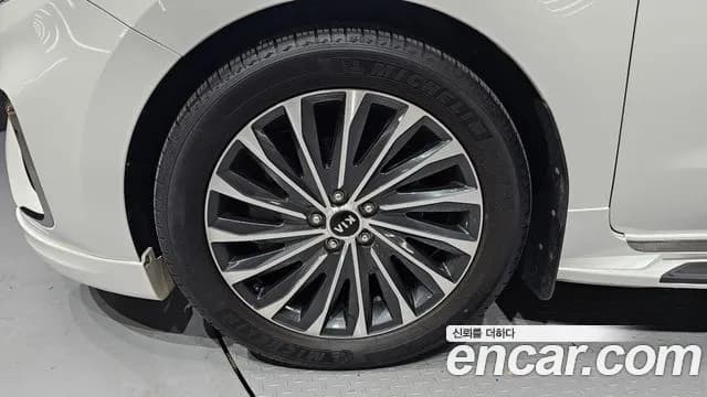 2019 Kia The New Carnival 9-Seater Hi-Limousine Sold VIN KNAME81ABKS498360 – front exterior 2019 Kia The New Carnival 9-Seater Hi-Limousine Sold VIN KNAME81ABKS498360 – front exterior