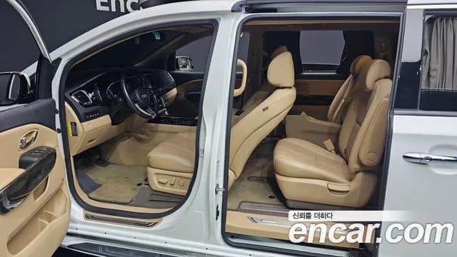 2019 Kia The New Carnival 9-Seater Hi-Limousine Sold VIN KNAME81ABKS498360 – trunk area 2019 Kia The New Carnival 9-Seater Hi-Limousine Sold VIN KNAME81ABKS498360 – trunk area