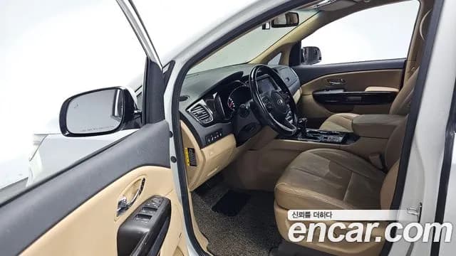 2019 Kia The New Carnival 7-Seater Limousine Sold VIN KNAME81ABKS507128 – front exterior 2019 Kia The New Carnival 7-Seater Limousine Sold VIN KNAME81ABKS507128 – front exterior