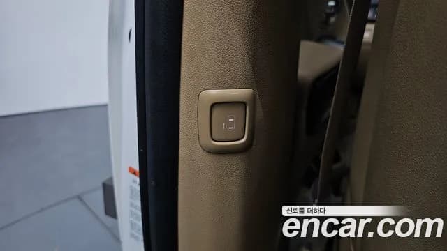 2019 Kia The New Carnival 7-Seater Limousine Sold VIN KNAME81ABKS507128 – rear exterior 2019 Kia The New Carnival 7-Seater Limousine Sold VIN KNAME81ABKS507128 – rear exterior