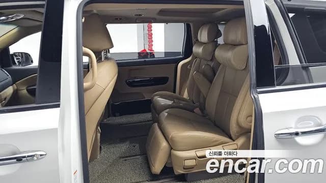 2019 Kia The New Carnival 7-Seater Limousine Sold VIN KNAME81ABKS507128 – photo 19 2019 Kia The New Carnival 7-Seater Limousine Sold VIN KNAME81ABKS507128 – photo 19