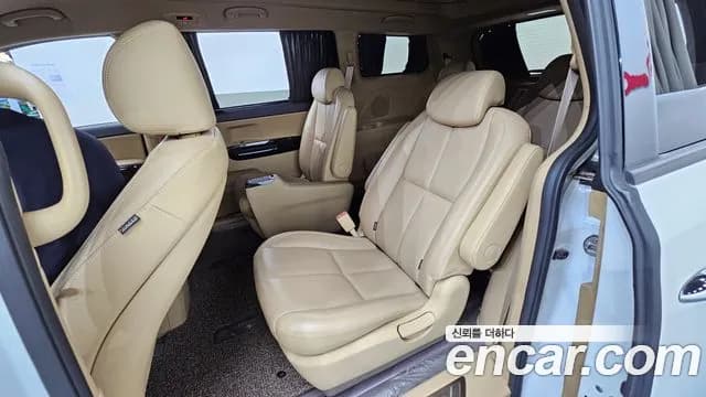 2019 Kia The New Carnival 9-Seater Hi-Limousine Sold VIN KNAME81ABKS517416 – interior seats 2019 Kia The New Carnival 9-Seater Hi-Limousine Sold VIN KNAME81ABKS517416 – interior seats