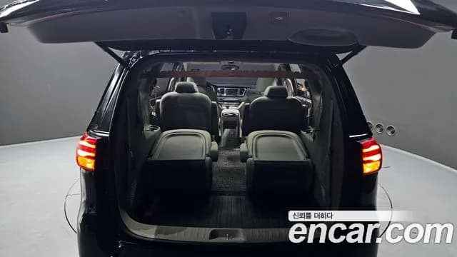 2019 Kia The New Carnival 9-Seater Noblesse Special Sold VIN KNAME81ABKS525282 – rear exterior 2019 Kia The New Carnival 9-Seater Noblesse Special Sold VIN KNAME81ABKS525282 – rear exterior