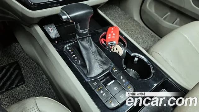 2019 Kia The New Carnival 9-Seater Noblesse Special Sold VIN KNAME81ABKS525282 – exterior detail 2019 Kia The New Carnival 9-Seater Noblesse Special Sold VIN KNAME81ABKS525282 – exterior detail