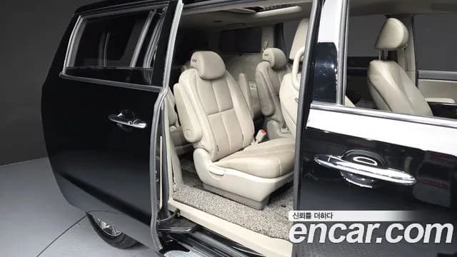 2019 Kia The New Carnival 9-Seater Noblesse Sold VIN KNAME81ABKS531214 – trunk area 2019 Kia The New Carnival 9-Seater Noblesse Sold VIN KNAME81ABKS531214 – trunk area