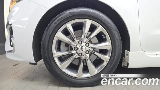 2019 Kia The New Carnival 9-Seater Hi-Limousine Sold VIN KNAME81ABKS540431 – exterior detail 2019 Kia The New Carnival 9-Seater Hi-Limousine Sold VIN KNAME81ABKS540431 – exterior detail