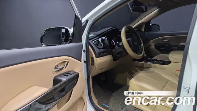 2019 Kia The New Carnival 9-Seater Hi-Limousine Sold VIN KNAME81ABKS540661 – exterior detail 2019 Kia The New Carnival 9-Seater Hi-Limousine Sold VIN KNAME81ABKS540661 – exterior detail