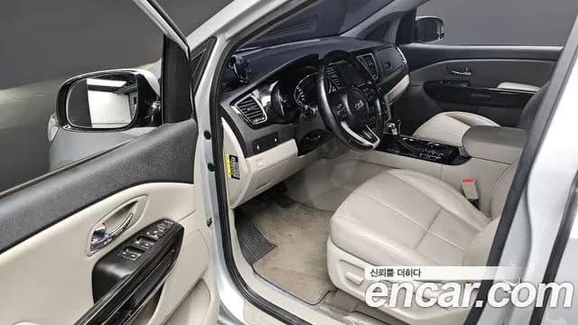 2019 Kia The New Carnival 9-Seater Noblesse Sold VIN KNAME81ABKS567321 – interior seats 2019 Kia The New Carnival 9-Seater Noblesse Sold VIN KNAME81ABKS567321 – interior seats