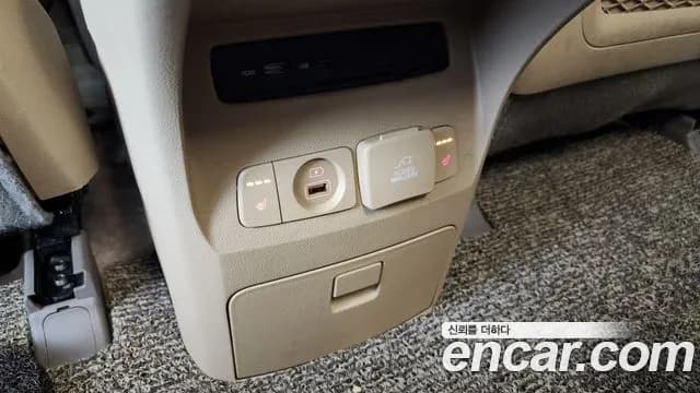 2019 Kia The New Carnival 9-Seater Hi-Limousine Sold VIN KNAME81ABKS574697 – trunk area 2019 Kia The New Carnival 9-Seater Hi-Limousine Sold VIN KNAME81ABKS574697 – trunk area