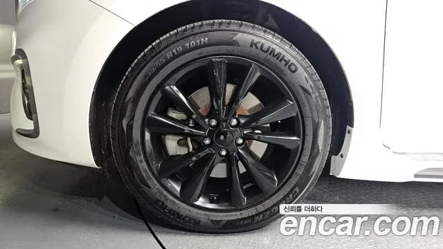 2019 Kia The New Carnival 9-Seater Noblesse Special Sold VIN KNAME81ABKS585250 – rear exterior 2019 Kia The New Carnival 9-Seater Noblesse Special Sold VIN KNAME81ABKS585250 – rear exterior