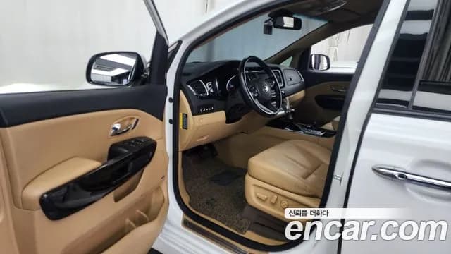 2019 Kia The New Carnival 7-Seater Hi-Limousine Sold VIN KNAME81ABKS600952 – exterior detail 2019 Kia The New Carnival 7-Seater Hi-Limousine Sold VIN KNAME81ABKS600952 – exterior detail